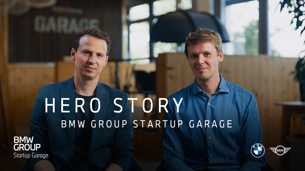 Thiemo and Lukas, BMW Group employees sitting in an innovative office environment at the BMW Group Startup Garage